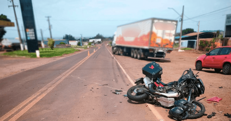 Colisão entre moto e van deixa duas pessoas feridas em Assis Chateaubriand